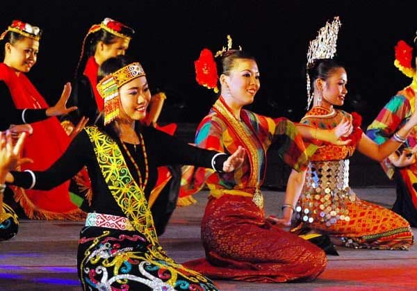 Brunei traditional dance performance in cultural costume