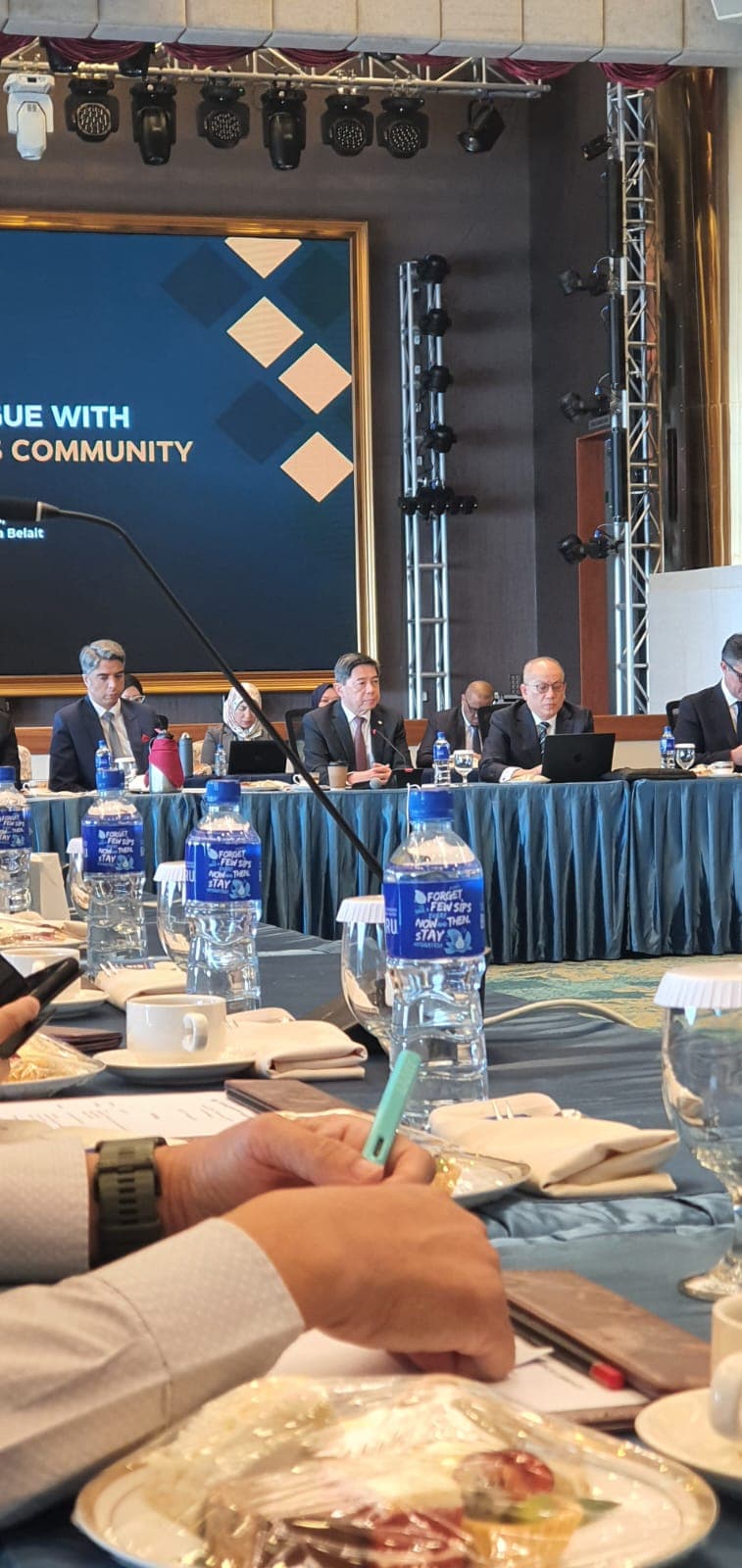 Roundtable dialogue with the Belait business community, chaired by Yang Berhormat Dato Seri Setia Dr Awang Haji Mohd Amin Liew bin Abdullah